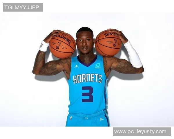 美媒发布AI合成图罗齐尔庭审前手铐黄蜂连帽衫造型引关注