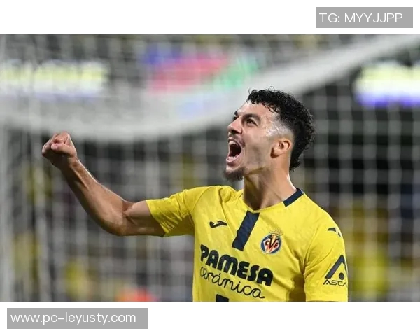 戴维近距离射门遭封堵麦肯尼头球抢点再遭扑救无缘进球 戴维近距离射门遭封堵麦肯尼头球抢点再遭扑救无缘进球