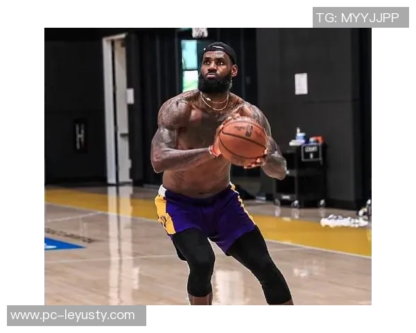 JR承认老詹仍对他不满但称赞其为历史最佳球员